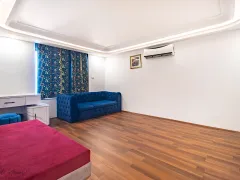 Modern hotel interior wood flooring and bedding.